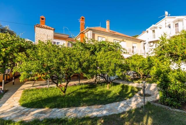 Apartments Elizabeth Biograd Na Moru Bagian luar foto
