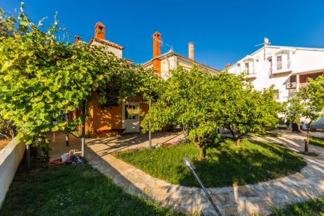 Apartments Elizabeth Biograd Na Moru Bagian luar foto
